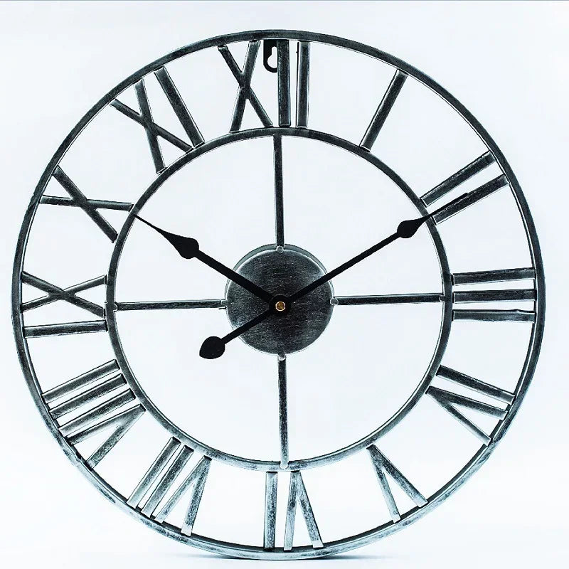 horloge murale industrielle vintage aiguilles métal chiffres romains noir doré salon decoration