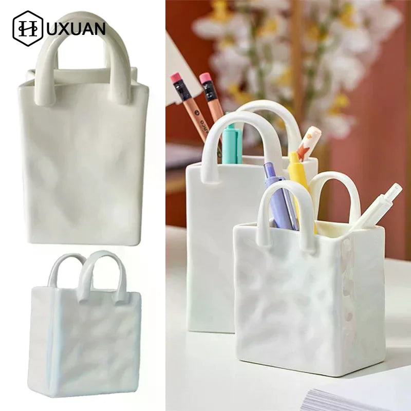 vase résine forme sac main blanc texture cuir moderne décoration table fleurs séchées minimaliste