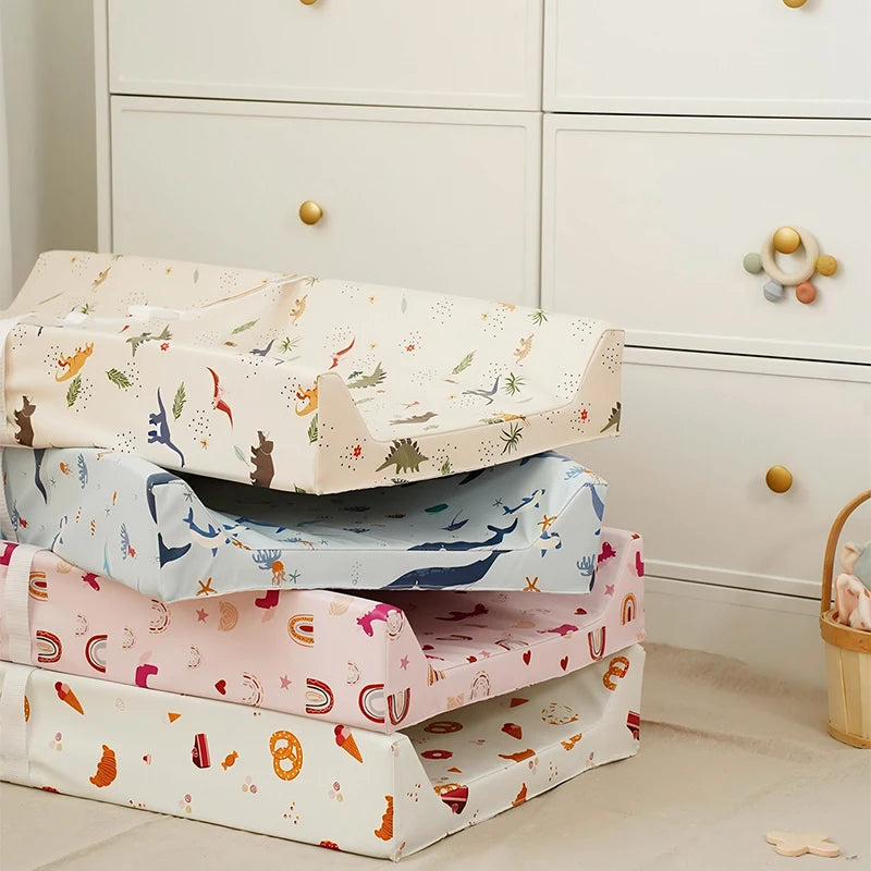 tapis changement bébé beige bleu clair imprimé dinosaures poissons ceinture sécurité moderne pratique