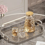 plateau rectangulaire moderne élégant poignées métalliques transparent doré texture marbrée bijoux parfums tasses
