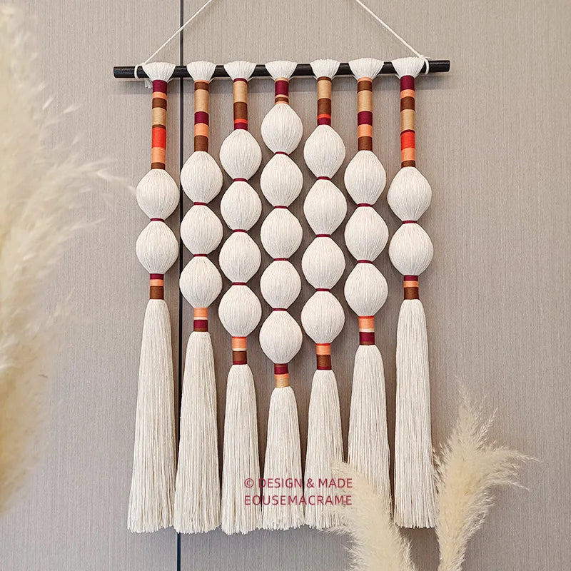 tapisserie macramé boho chic blanc marron rouge orange boules entrelacées franges crochet