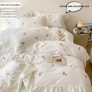ensemble literie blanc cassé brodé motifs floraux volants romantique chambre douce deux taies oreiller