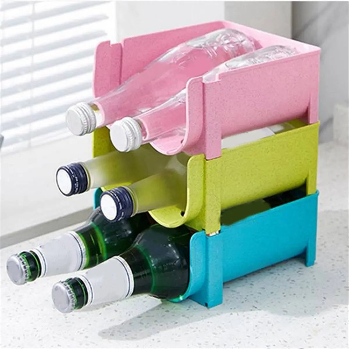 rangements bouteilles réfrigérateur adhésifs modernes rose bleu vert mat économie espace sécurité élégant praticité