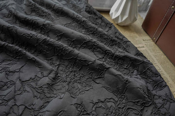 tissu brocart polyester floral relief opaque élégant vintage couture décoration robe sac 144cm