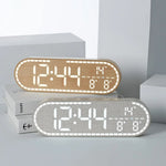horloge numérique moderne bois naturel affiche heure date température humidité salon minimaliste