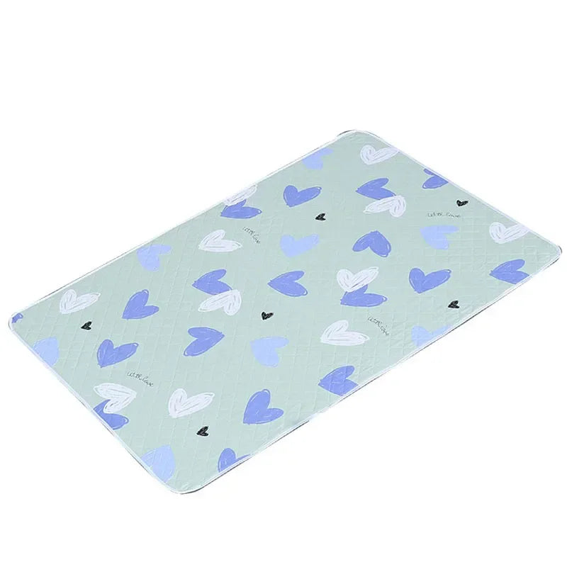 matelas bébé adulte imperméable lavable rose vert menthe cœurs dinosaures texture quiltée moderne 50x70cm