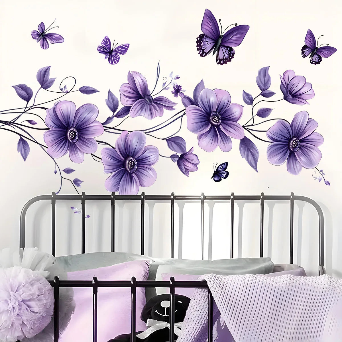 sticker mural adhésif fleurs violettes papillons floral romantique décoration intérieure accessoires maison chambre salon