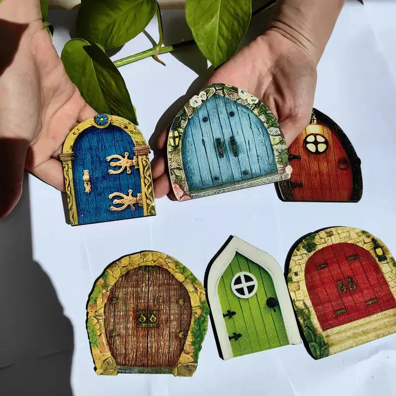 portes décoratives bois fée bleu rouge vert poignées verrou motifs floraux fantaisie enfantine