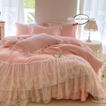 ensemble literie rose clair broderies fleurs dorées fronces blanches romantique doux pièces housse couette