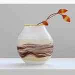 vase verre ondulé moderne motifs naturels couleurs blanc marron jaune rouge