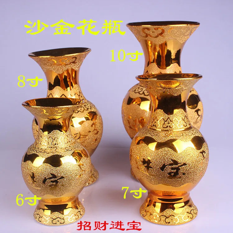 Série de vases décoratifs dorés dans différentes tailles.