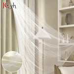 Rideau occultant double couche dans une chambre de fille