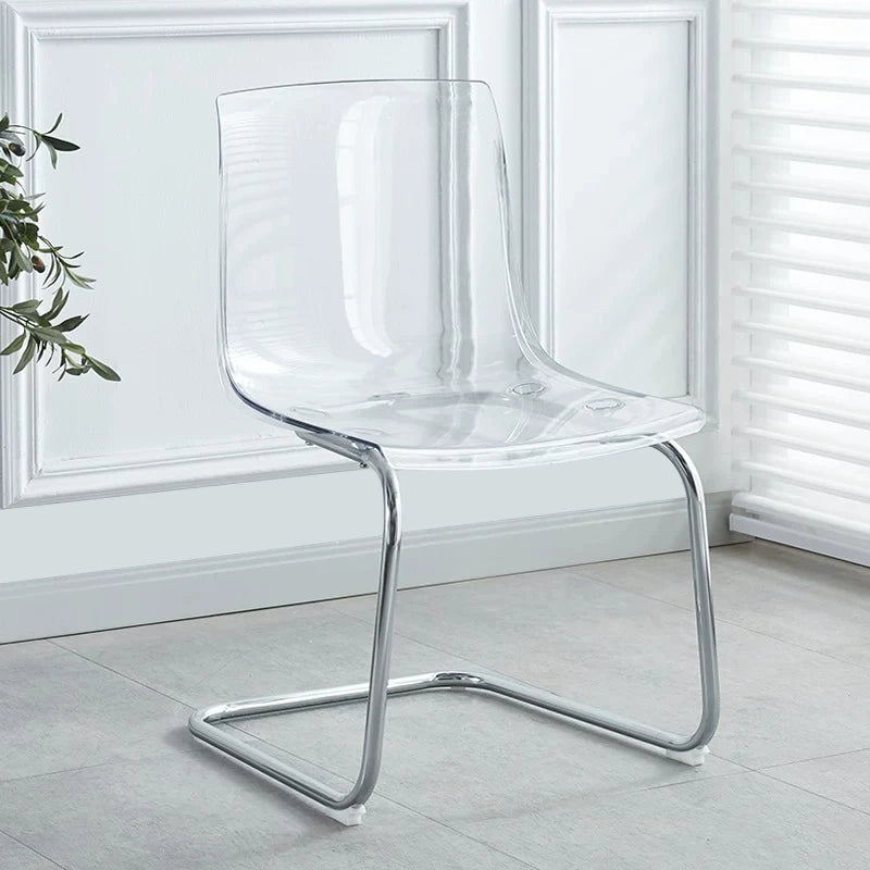chaise contemporaine transparente texture ondulée moderne coeurs adhésifs