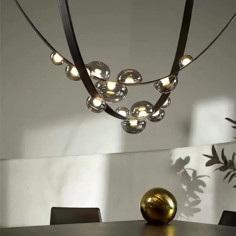 Suspension lumineuse contemporaine boules translucides structure métallique noir marron doré minimaliste