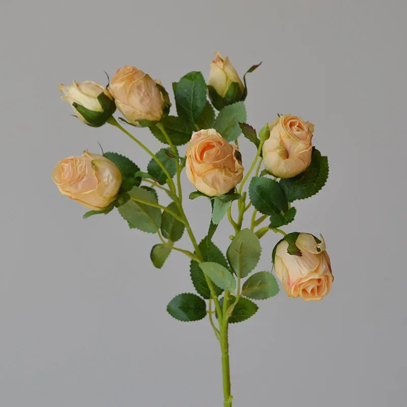 décoration intérieure bouquet roses artificielles soie transparente vase moderne blanc roseclair rosefoncé table maison