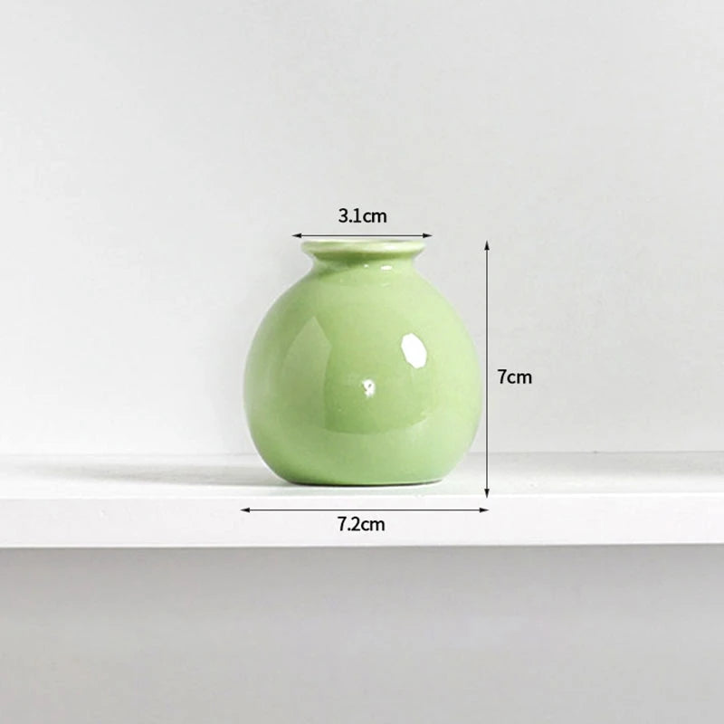 vases blancs minimalistes décoration maison fleurs artificielles vert clair bleu rose