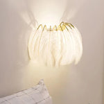 lampe murale moderne plumes blanc doré élégante LED salon chambre minimaliste romantique