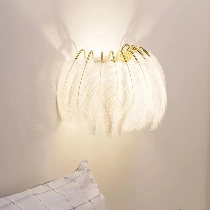 lampe murale moderne plumes blanc doré élégante LED salon chambre minimaliste romantique