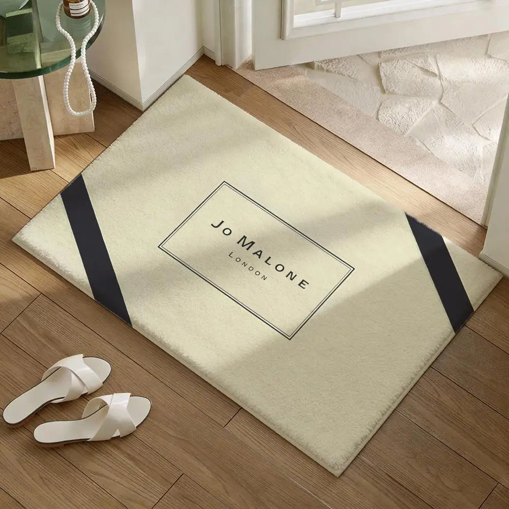tapis moderne logo jo malone londres beige clair noir bordure diagonale résistant décoloration polyester