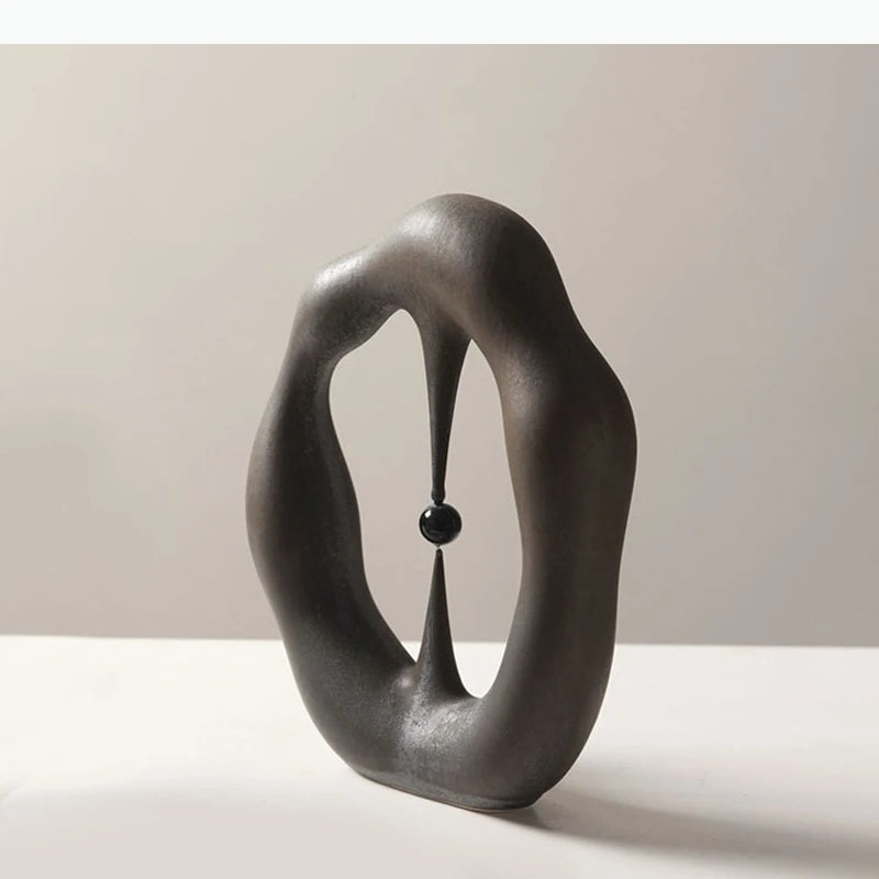 sculpture abstraite contemporaine blanc gris minimaliste texture mat forme organique noire central