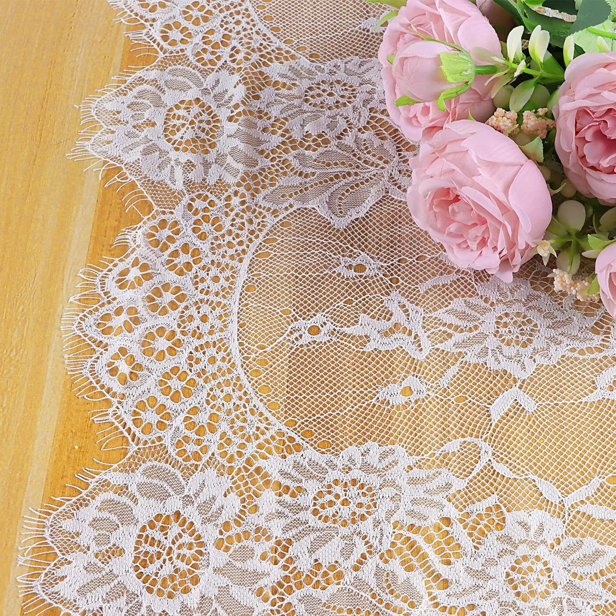 nappe dentelle blanche motif floral table decoration mariage festives romantique coton polyester