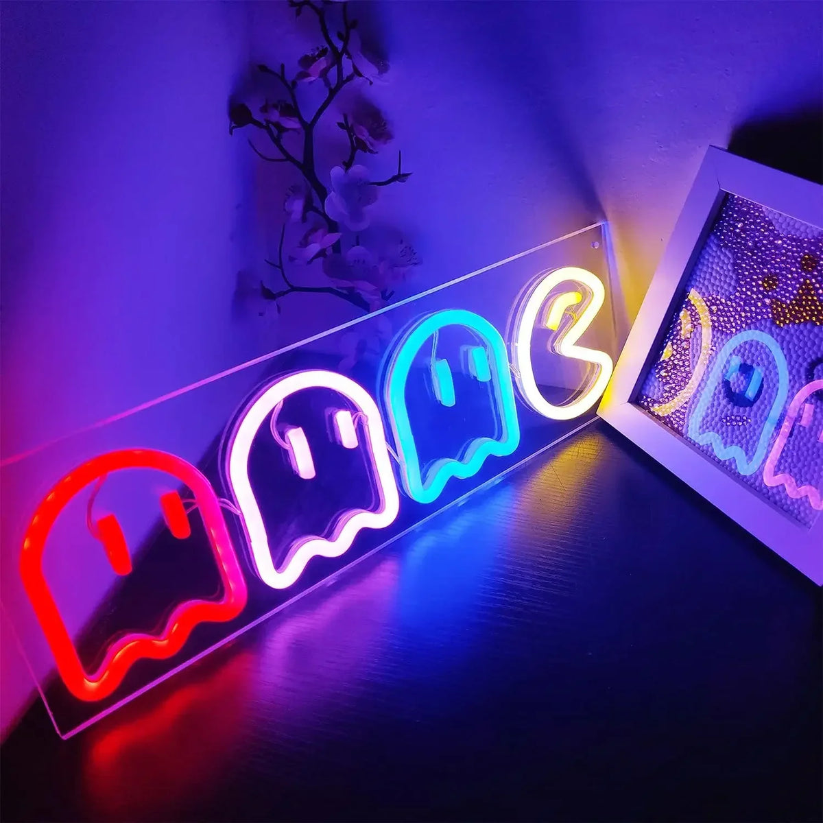 néons lumineux fantômes moderne rouge blanc bleu jaune câble alimentation fixations chambre adolescente