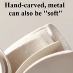 vases intérieurs modernes métal gris blanc décoratifs table élégants sculpturaux fleurés
