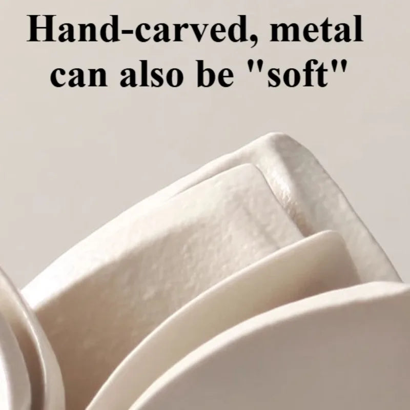vases intérieurs modernes métal gris blanc décoratifs table élégants sculpturaux fleurés