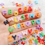 lettres alphabet miniatures texturées opalescentes multicolores nail art décoration scrapbook artisanat bricolage figurines
