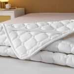 protège lit imperméable anti acariens blanc motifs géométriques moelleux moderne anti bactéries