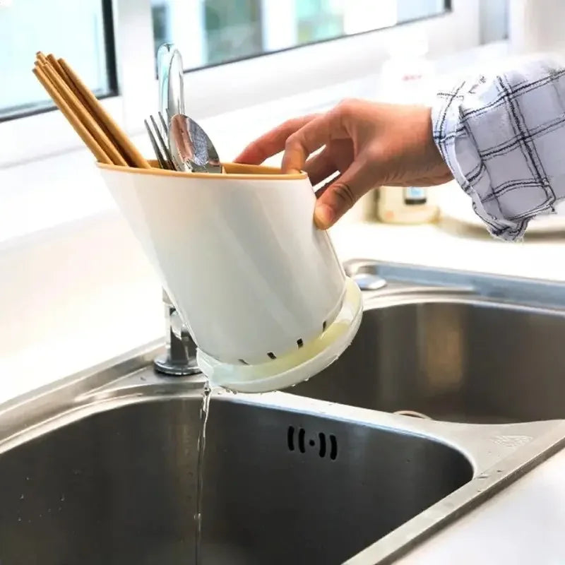 rangement moderne couverts blanc gris minimaliste cuisine organisation fourchettes cuillères couteaux ustensiles storage practical