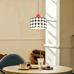 lampe suspendue moderne noire blanche rouge points blancs opacité chambre salonhôtel