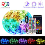 Ruban LED mural RGB 5050 allumé avec couleurs vives dans une chambre