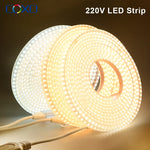 Bande LED flexible éclairant un escalier intérieur