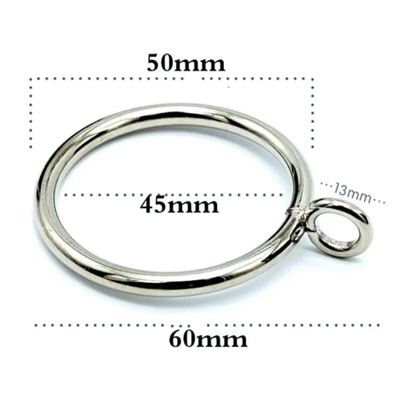Anneau circulaire avec dimensions indiquées : diamètre externe de 50 mm et interne de 45 mm. Mesure supplémentaire de 13 mm pour un anneau secondaire. Accessoire pratique idéal pour applications diverses.