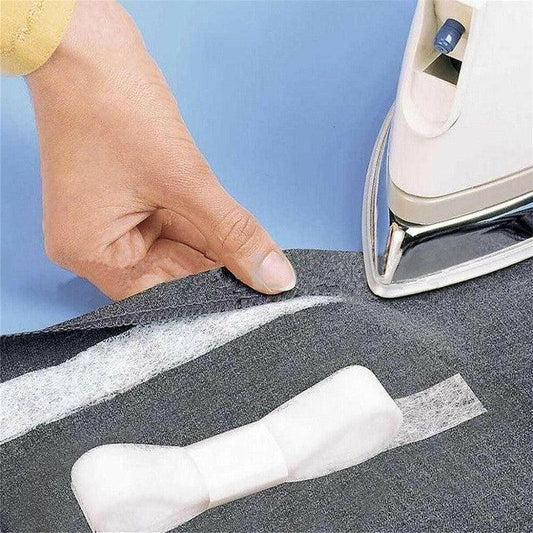 Fermeture facile avec bande auto-agrippante repositionnable pour un ajustement parfait des vêtements. Solution pratique et rapide pour couture sans fil utilisant un fer à repasser. Idéale pour les retouches et les projets de couture domestiques.