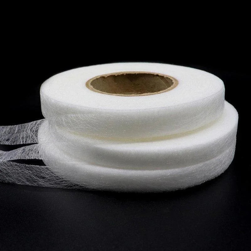 Bobines de ruban adhésif blanc ultra-fin, idéales pour des applications précises et discrètes. Parfait pour une utilisation en atelier ou à la maison, garantissant une fixation efficace et durable.
