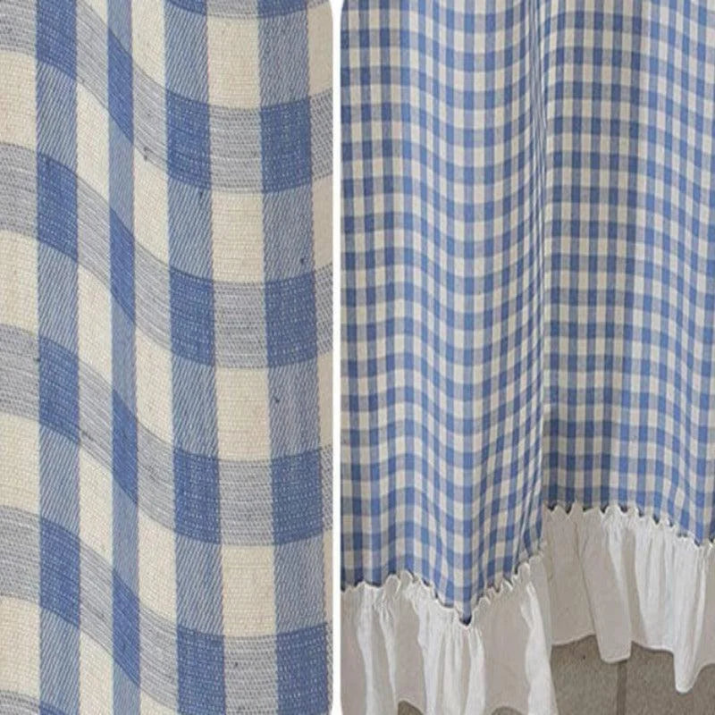 Rideau à carreaux bleu et blanc avec volants, idéal pour ajouter une touche rustique et charmante à votre intérieur. Parfait pour la décoration de cuisines, salons ou chambres à coucher, ce rideau assure une ambiance chaleureuse et accueillante.