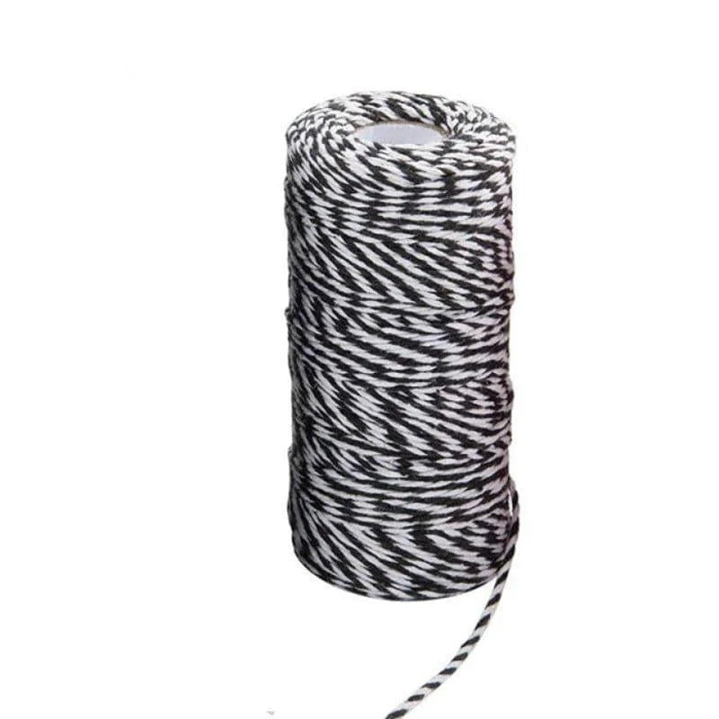 Bobine de fil blanc et noir pour artisanat, décoration ou emballage, fil résistant et polyvalent, idéal pour projets créatifs, longueur optimale pour diverses utilisations.