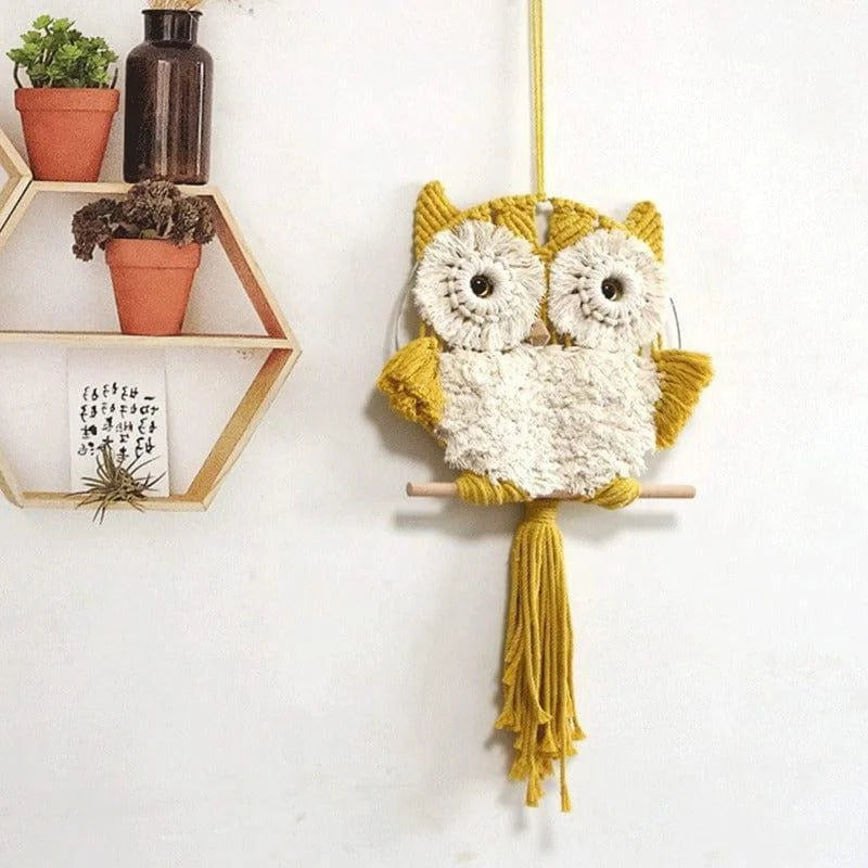 Décoration murale hibou tissé pour chambre d'enfant, ajout de charme et d'originalité à votre intérieur. Motif hibou suspendu, idéal pour les amateurs de décoration nordique et bohème. Accessoire mural tendance pour égayer vos murs.