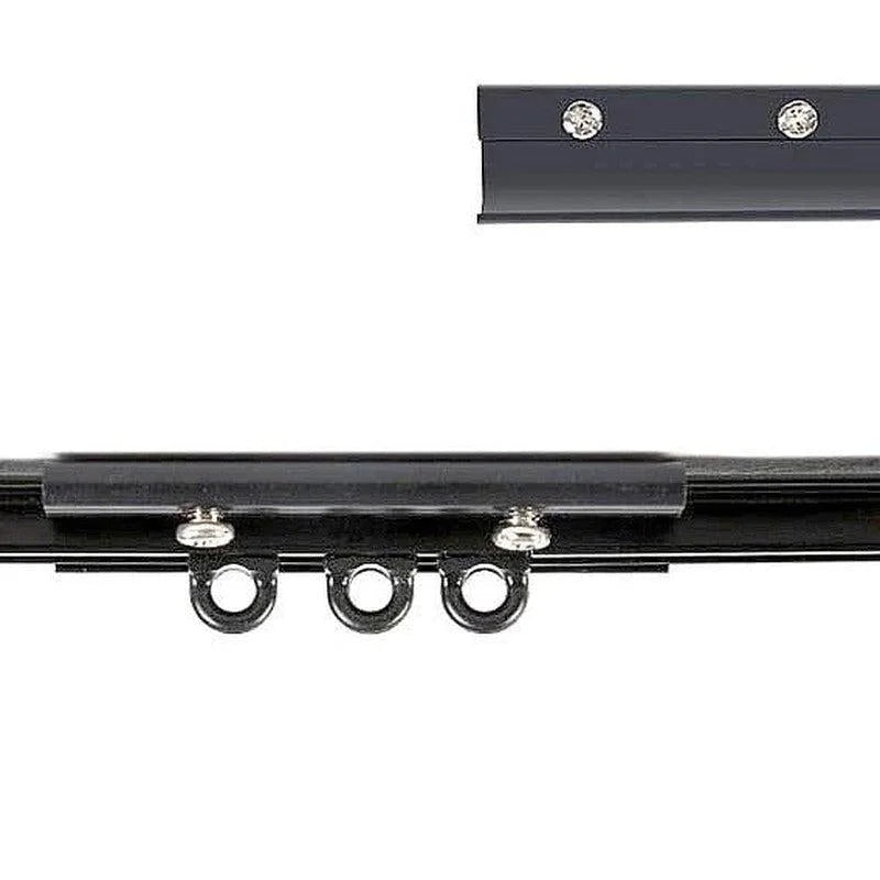 Rail de fixation pour système de suspension, idéal pour l'aménagement intérieur. Adapté pour soutenir des charges légères, ce rail discret permet une installation facile et sûre. Idéal pour optimiser l'espace tout en assurant une apparence soignée et professionnelle. Parfait pour les environnements résidentiels ou professionnels.