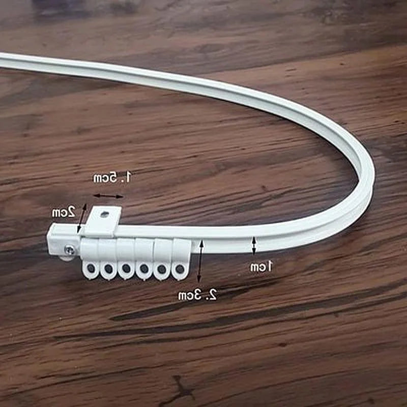 Rails de rideau flexibles pour fenêtre, système de suspension courbé idéal pour les espaces intérieurs modernes, installation facile, adaptés à une variété de configurations.