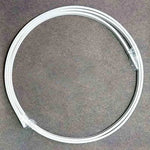 Bobine circulaire, câble de haute qualité, vue du dessus sur fond gris. Accessoire essentiel pour installations électriques, garantissant une connexion fiable et durable. Idéal pour projets résidentiels et professionnels.