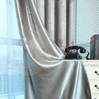 Rideau gris perle et bleu gris à motifs floraux