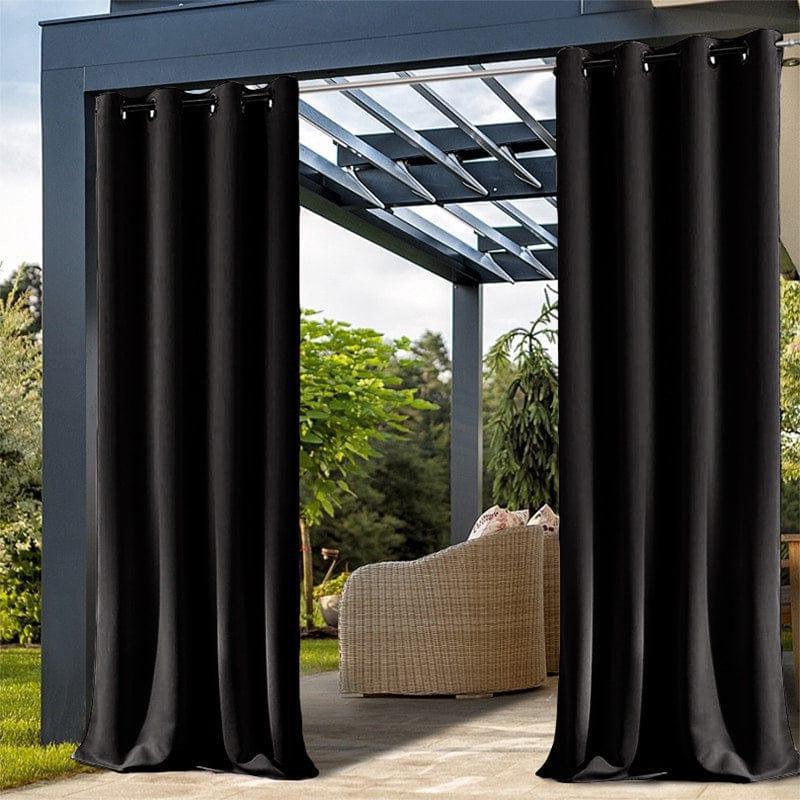 Rideaux occultants noirs pour pergola extérieure, conçus pour offrir une protection optimale contre le soleil. Ces doubles rideaux élégants et contemporains améliorent l'intimité et rehaussent l'esthétique de votre espace extérieur. Idéal pour créer une ambiance chaleureuse et accueillante dans votre jardin ou terrasse.