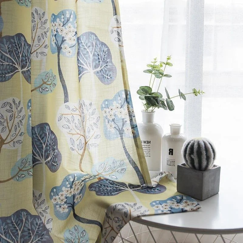 Rideau décoratif avec motif d'arbre coloré pour un style moderne, idéal pour ajouter une touche de nature à votre intérieur. Parfait pour le salon ou la chambre, ce rideau offre une élégance unique et un design artistique. Complétez votre décoration avec cet accessoire tendance et raffiné.