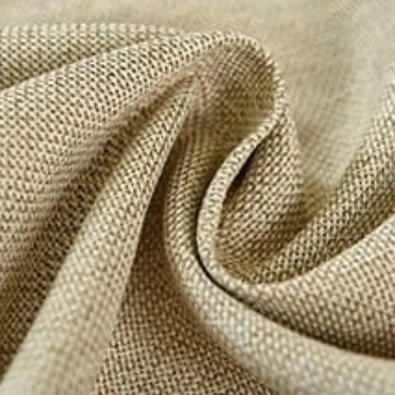 Texture de tissu beige enroulé, idéal pour décoration intérieure et projets de couture. Parfait pour créer des ambiances chaleureuses et élégantes dans votre maison.