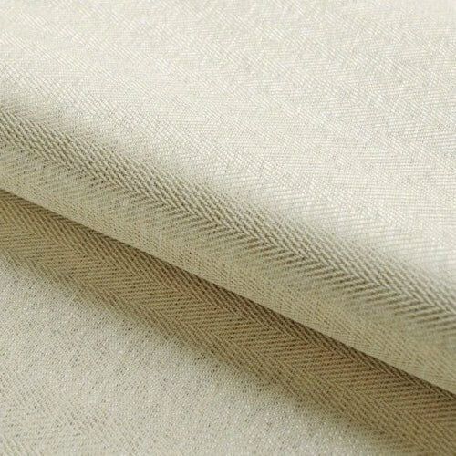 Tissu beige avec motif à chevrons, idéal pour la décoration intérieure ou la confection de vêtements. Style élégant et sobre, convient pour un usage polyvalent.