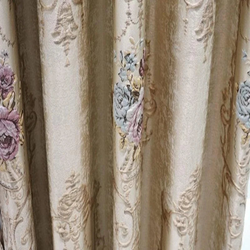 Rideaux élégants avec motifs floraux, parfaits pour apporter une touche de charme classique et raffiné à votre intérieur. Les nuances de couleurs pastel ajoutent une ambiance apaisante et sophistiquée à toute pièce. Idéal pour le salon ou la chambre à coucher, ces rideaux embelliront votre espace avec élégance et style.