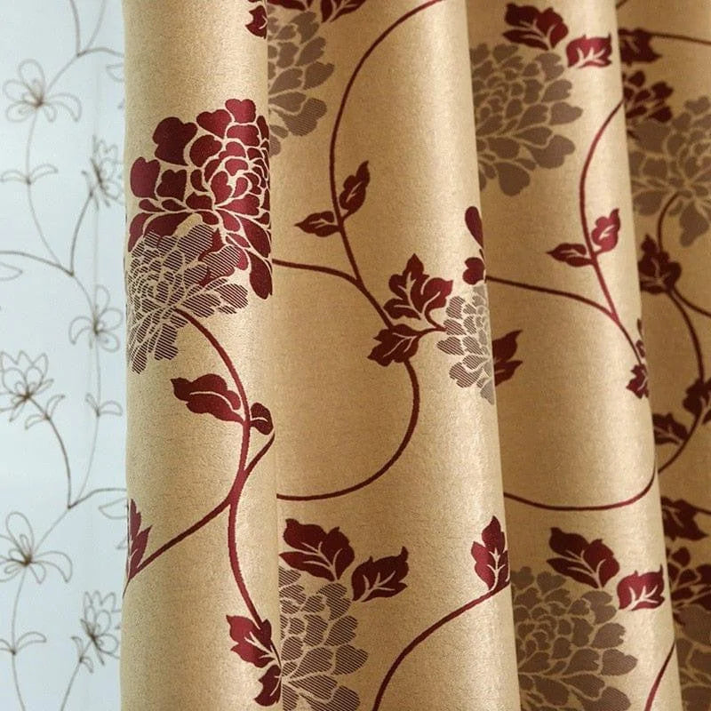 Rideau élégant avec motifs floraux rouges et beige, idéal pour ajouter une touche sophistiquée à votre intérieur. Parfait pour le salon ou la chambre à coucher, ce rideau design transforme instantanément votre espace en un lieu chaleureux et accueillant.